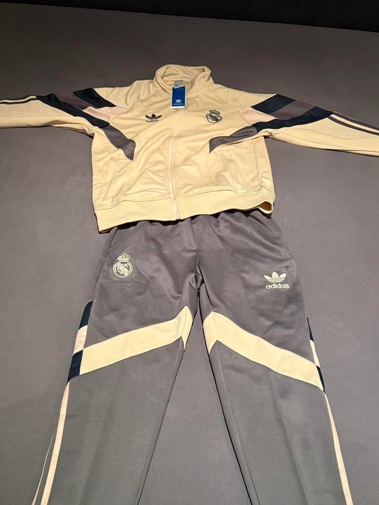 Real madrid trainingskit 25/26 maat M, Vêtements | Hommes, Vêtements de sport, Enlèvement, Neuf, Taille 48/50 (M)