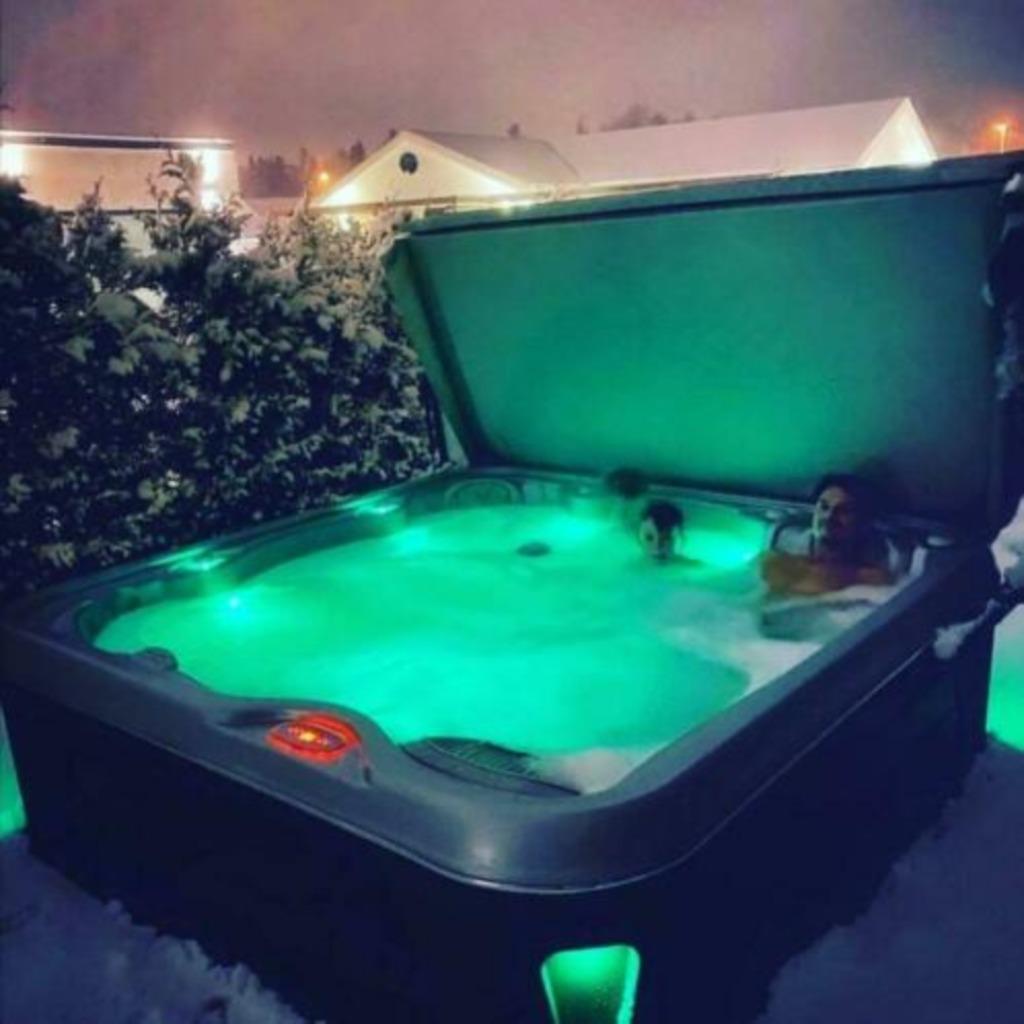 Neuf💥remise de 3795€💥 jacuzzi 5places 60 jets 3 pompes, Enlèvement ou Envoi, Neuf, 2 places