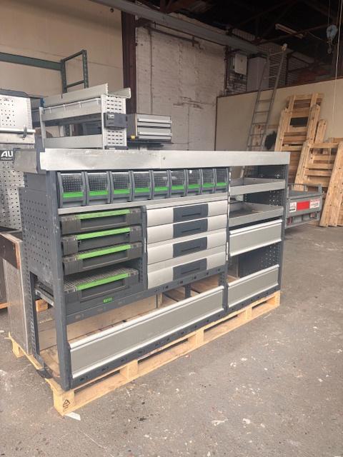 BOTT (2486) L208 B43 H121 €999, Ophalen, Zo goed als nieuw