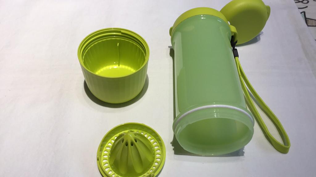 Tupperware Ecobottle avec presse-agrumes, Enlèvement ou Envoi, Neuf