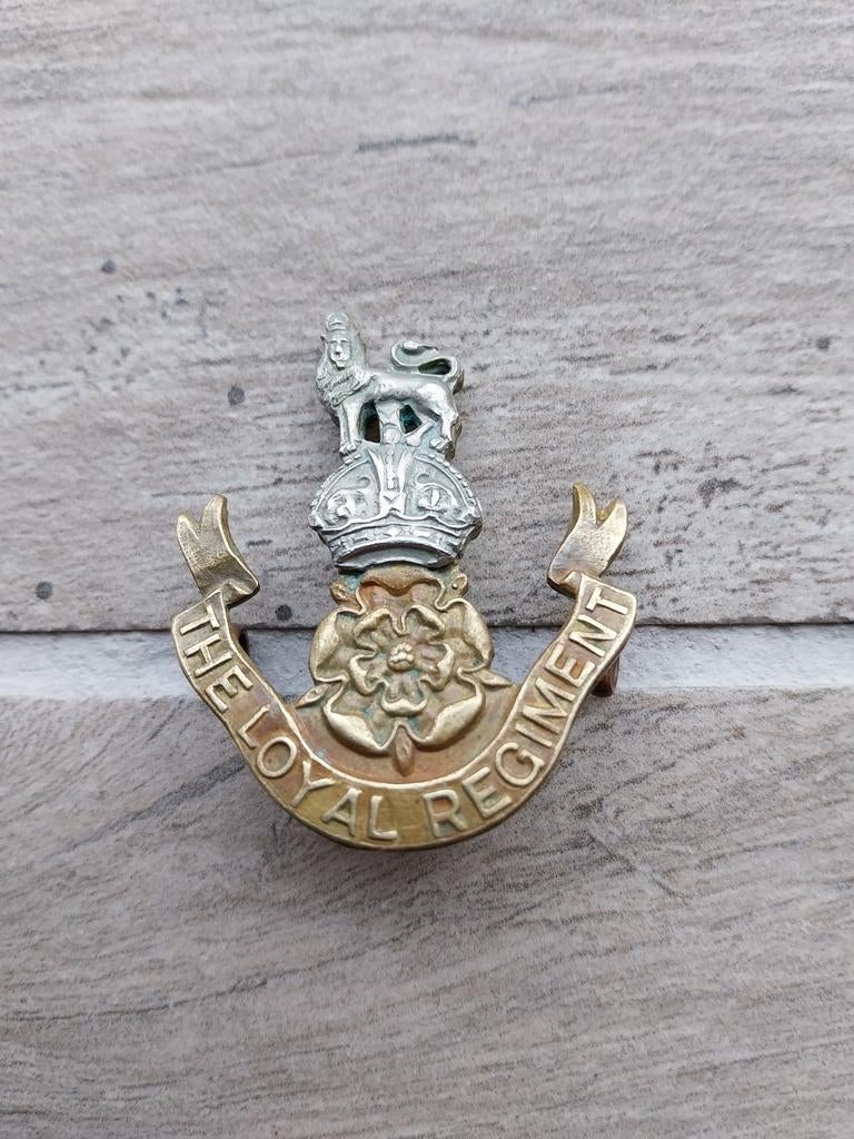 Insigne de casquette WW2 British The Loyal Regiment, Enlèvement ou Envoi