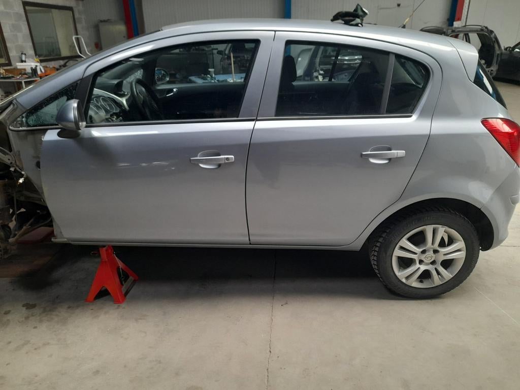 Nombreuses pièces OPEL CORSA D 1300 diesel // 5060 AUVELAIS, Autos : Pièces & Accessoires, Enlèvement ou Envoi, Arrière, Opel