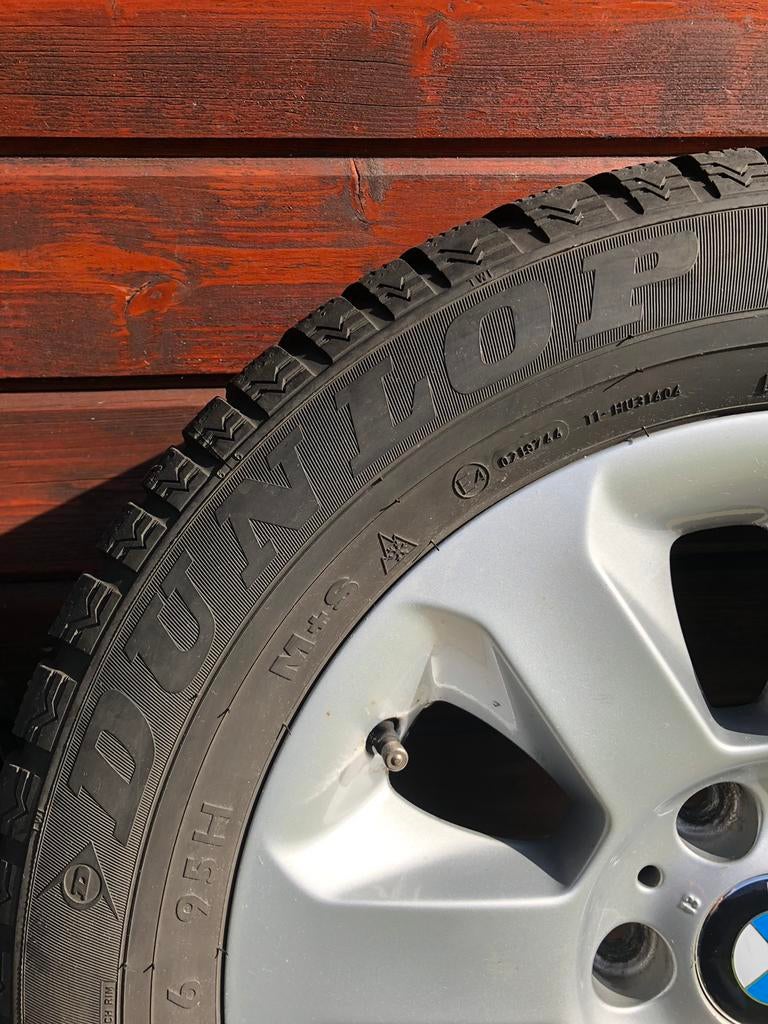 Jantes et pneu hiver BMW comme neuf, Autos : Pièces & Accessoires, Pneus et Jantes, Pneus hiver, 16 pouces, Véhicule de tourisme