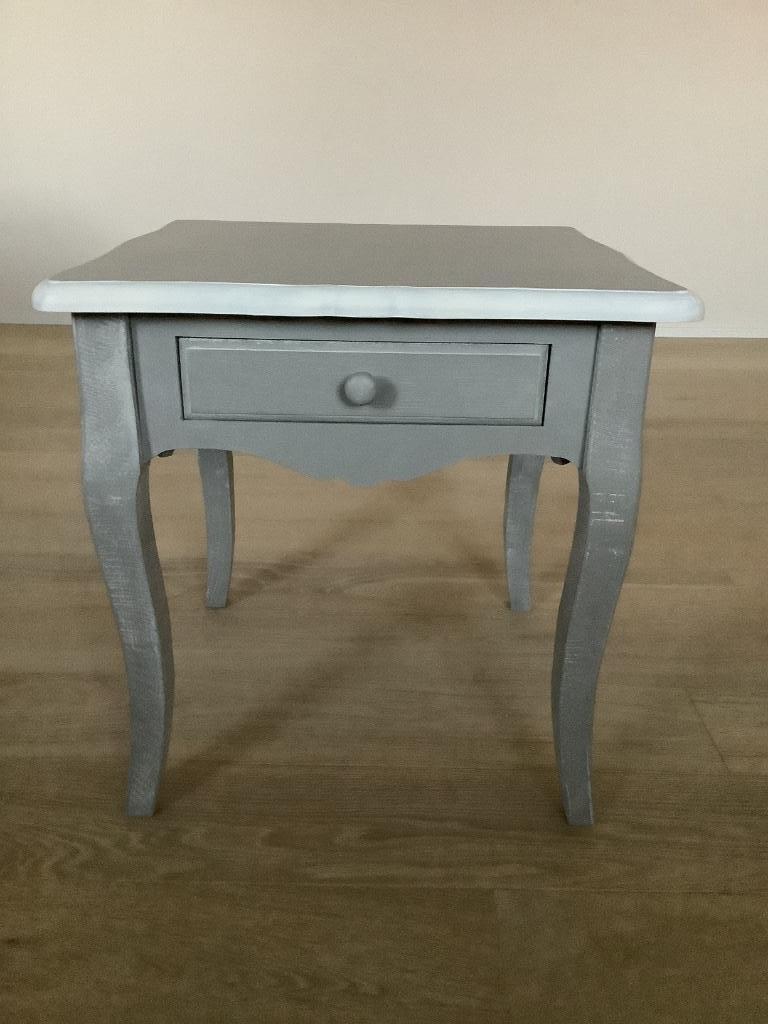 2 leuke brocante nachttafeltjes, Ophalen, Zo goed als nieuw, 45 tot 65 cm, Minder dan 55 cm