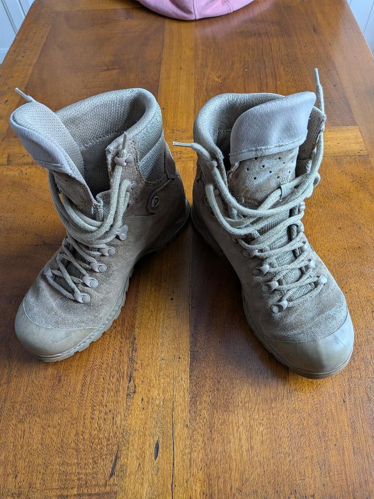 Chaussures de randonnée hautes Meindl pointure 42, Beige, Comme neuf, Marche ou Plein air, Meindl