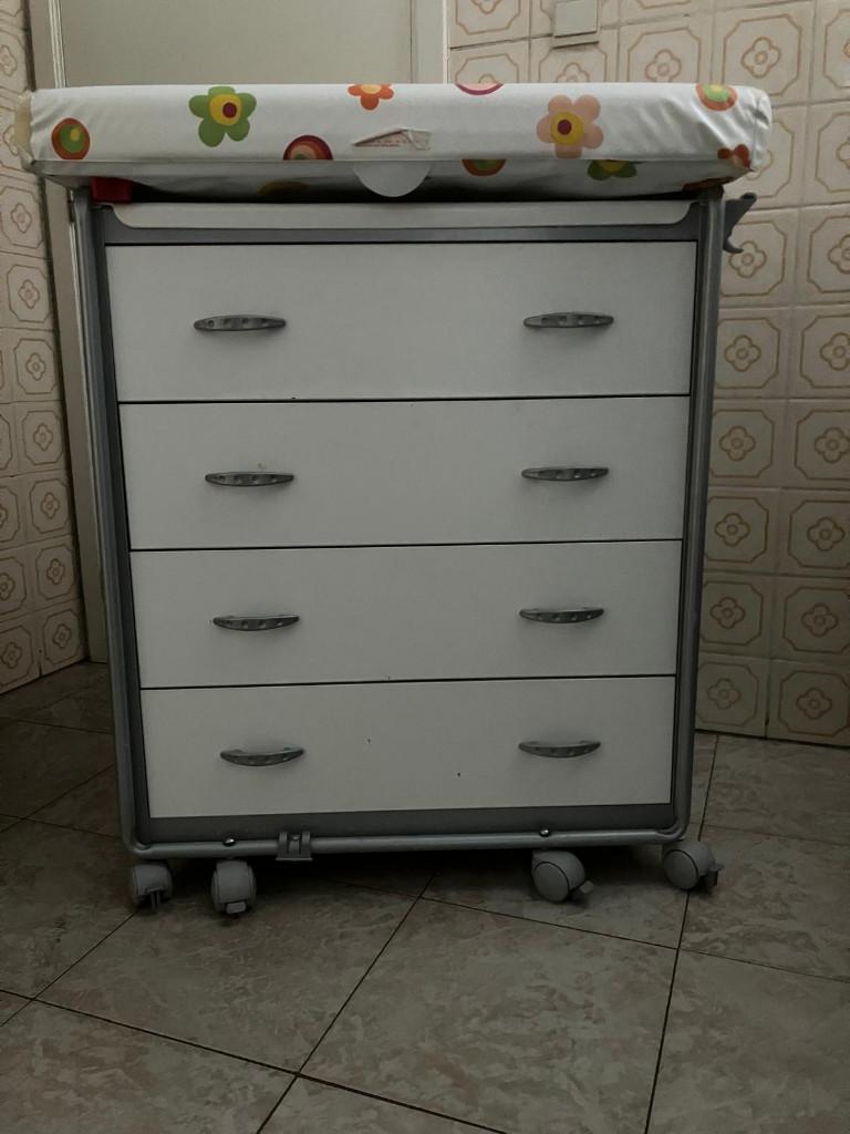 Baby verzorgingstafel, Kinderen en Baby's, Badjes en Verzorging, Gebruikt, Ophalen