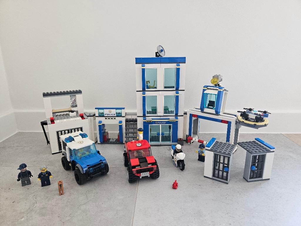 Lego city politiebureau 60246, Ophalen of Verzenden, Zo goed als nieuw, Lego