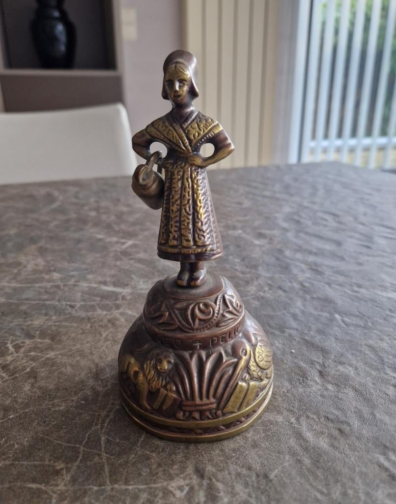 Cloche en cuivre fermière avec pot à lait, Antiquités & Art, Enlèvement ou Envoi