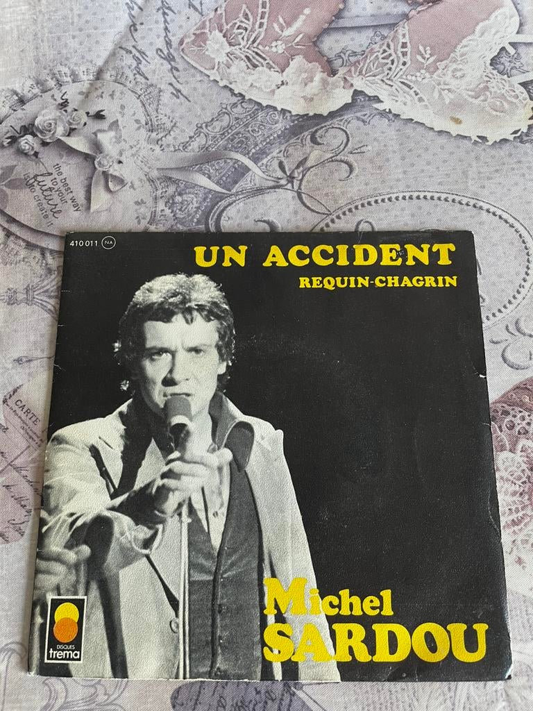 Michel sardou  un accident / requin -chagrin, Ophalen of Verzenden