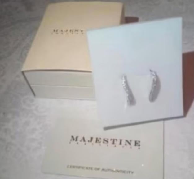 Nouvelles boucles d'oreilles Majestine. Bonne affaire, Bijoux, Sacs & Beauté, Boucles d'oreilles, Neuf, Puces ou Clous, Argent