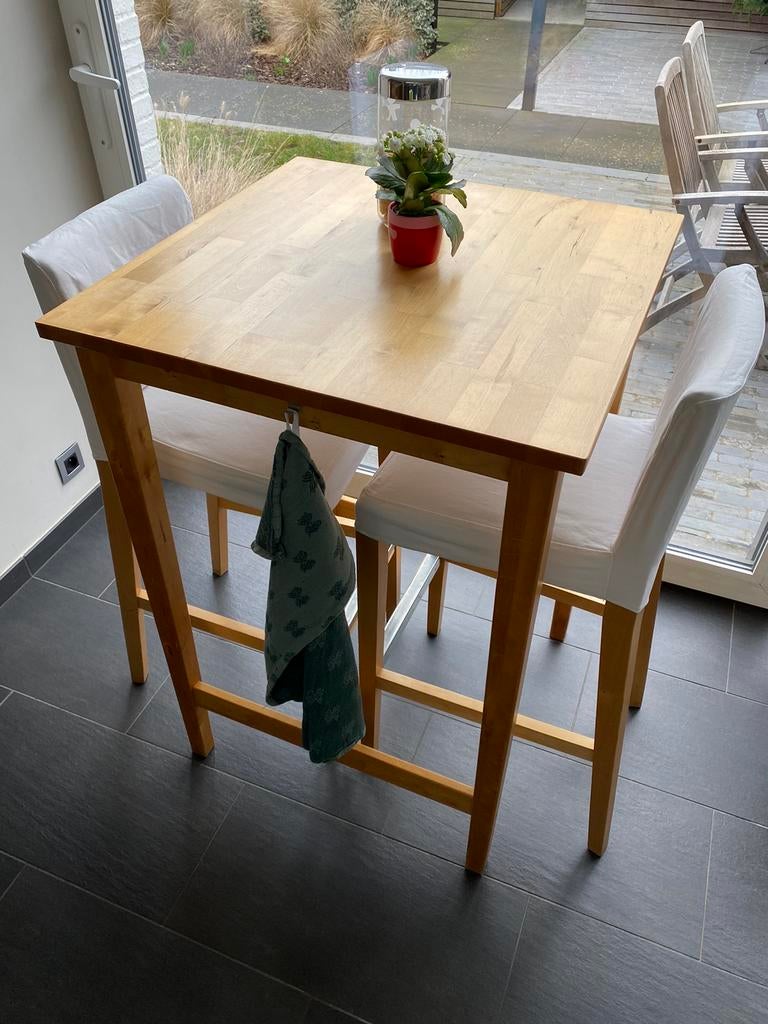 IKEA - hoge stevige tafel met twee stoelen, Ophalen, Zo goed als nieuw