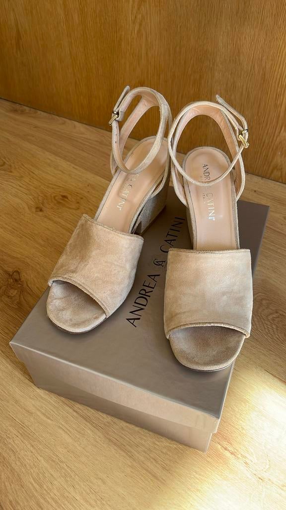 Sleeschoen / beige / suede, Kleding | Dames, Ophalen of Verzenden, Zo goed als nieuw, Beige