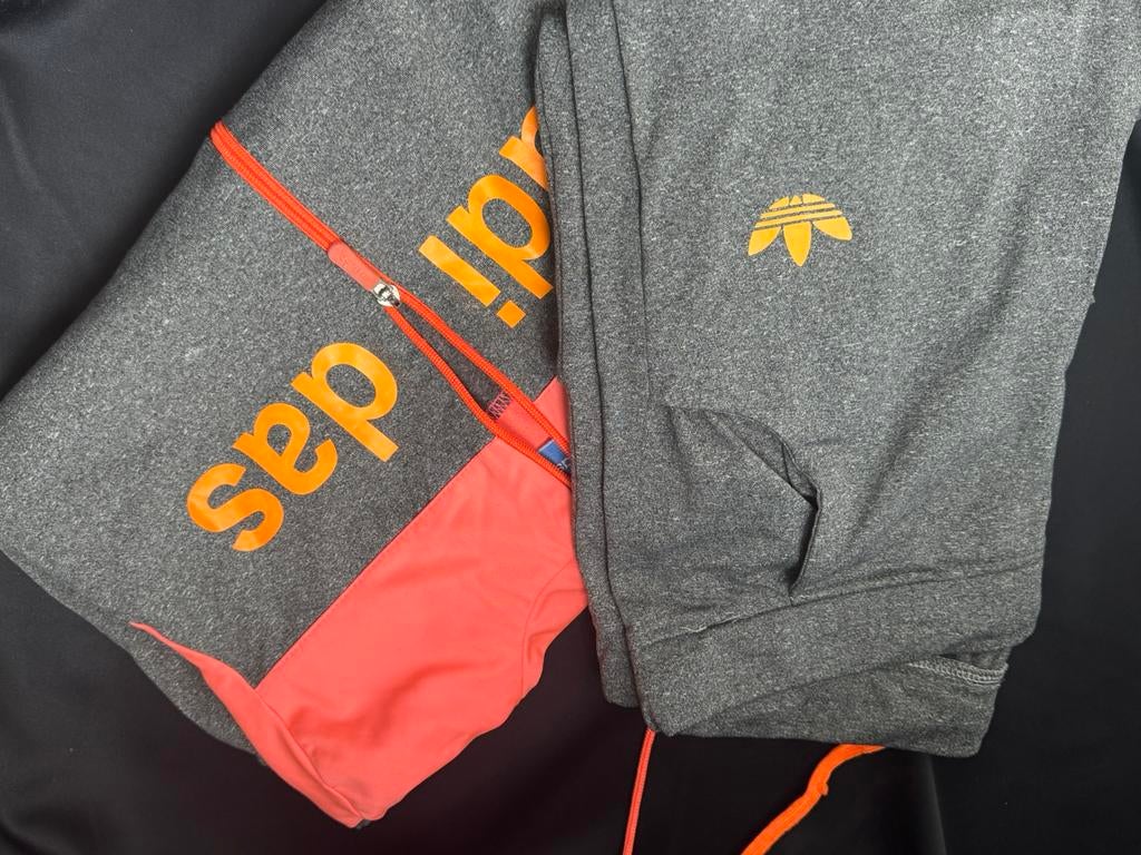 Ensemble survêtement Adidas femme, Taille 42/44 (L), Gris, Enlèvement ou Envoi, Comme neuf