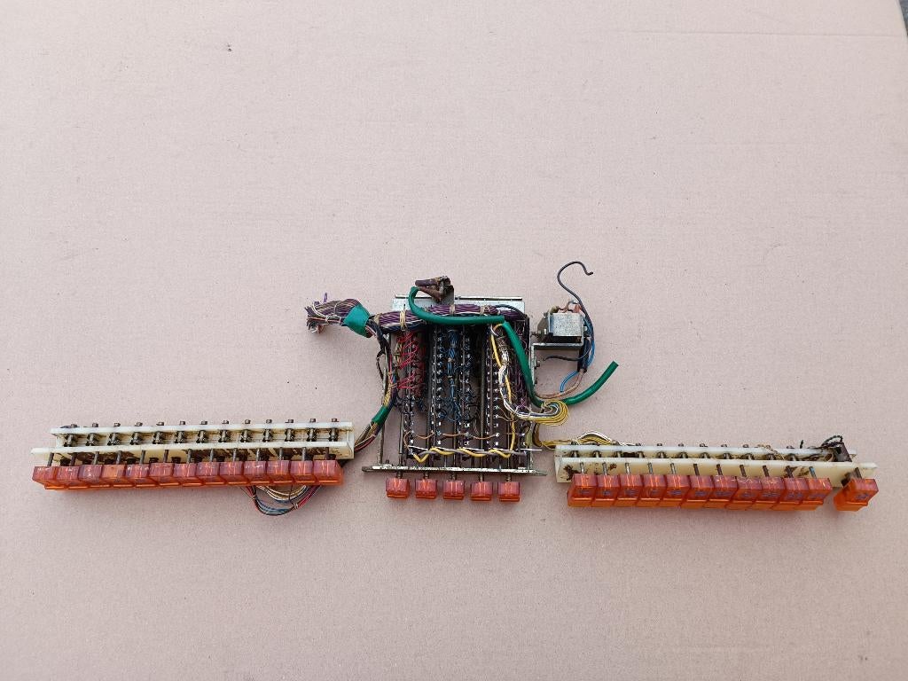 Toetsenbord jupiter 120 Stereo (1963) jukebox, Collections, Machines | Jukebox, Envoi