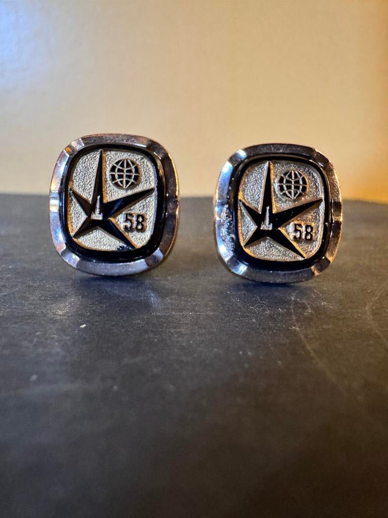 Manchetknopen expo 58, Antiquités & Art, Enlèvement ou Envoi