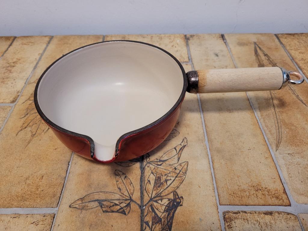 casserole en fonte avec manche LE CREUSET 17 vintage, Enlèvement ou Envoi, Utilisé, Fonte, Casserole ou Cocotte-minute