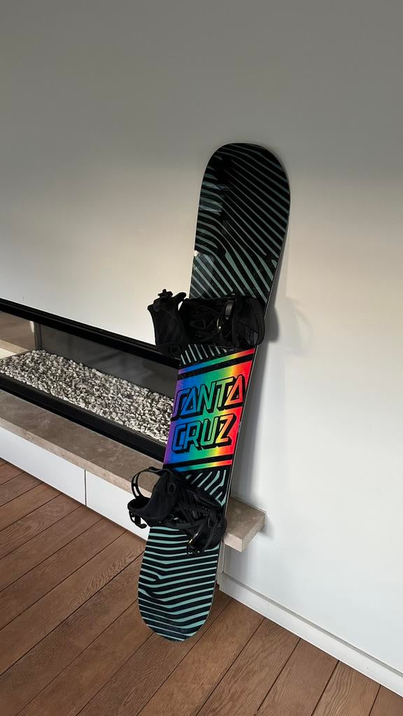 Snowboard Santa Cruz met bindingen, Enlèvement, Comme neuf, Planche