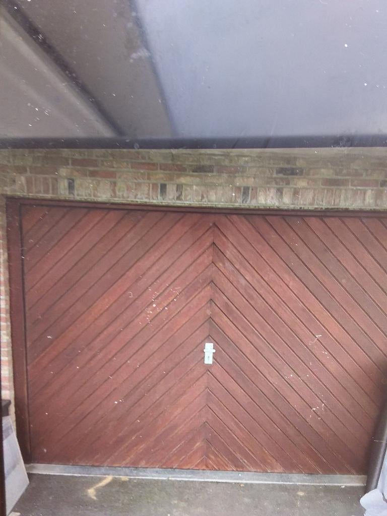 Porte de garage en méranti