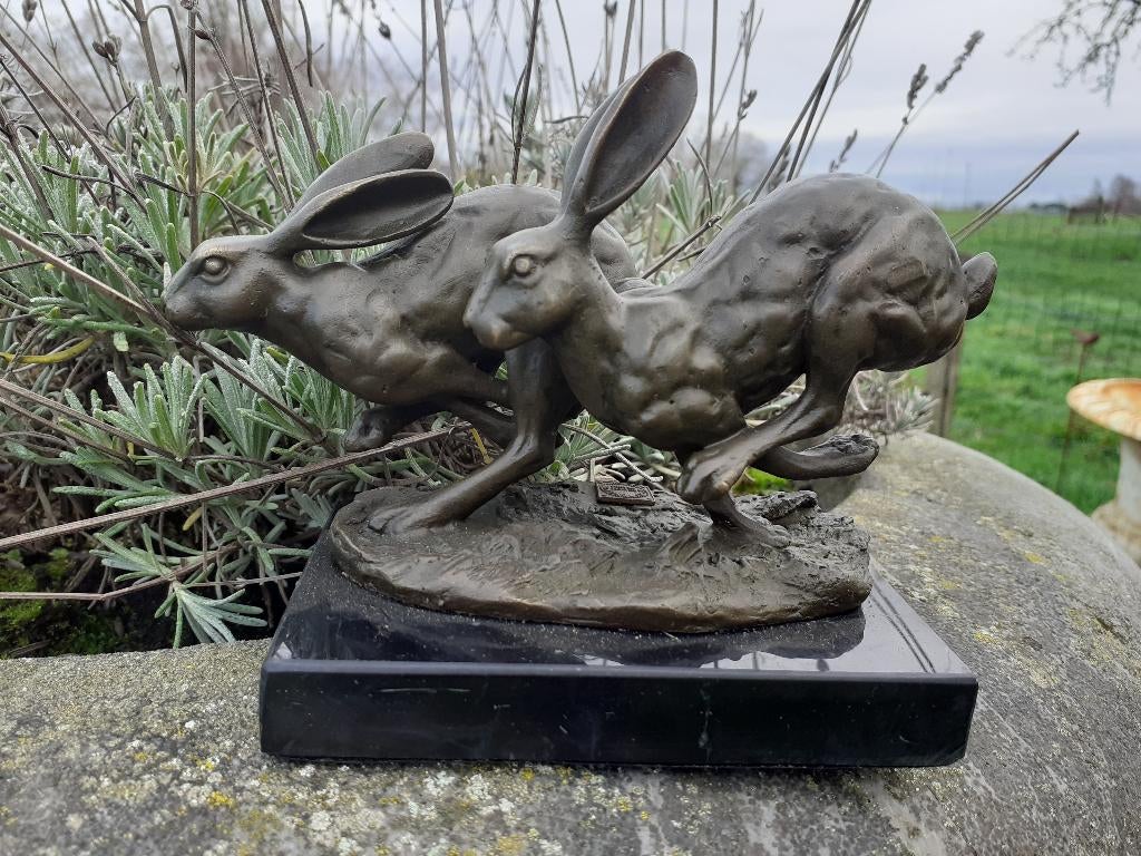 BRONZE ANIMALIER SIGNE (la course du lièvre), Enlèvement ou Envoi, Bronze