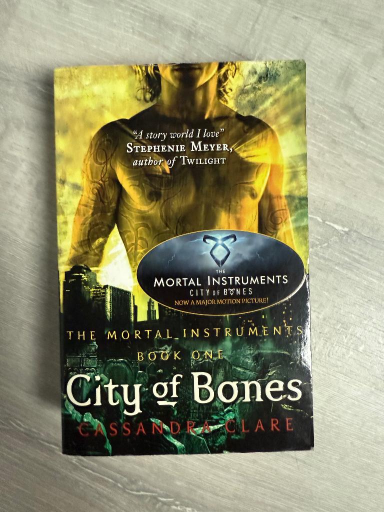 Livre “City of Bones” Anglais, Ophalen of Verzenden, Gelezen, Cassandra Clare
