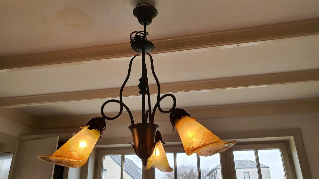 La lampe suspendue avec 3 calices est toujours dans la maisn, 70 Jaren, Verre, Comme neuf, Enlèvement