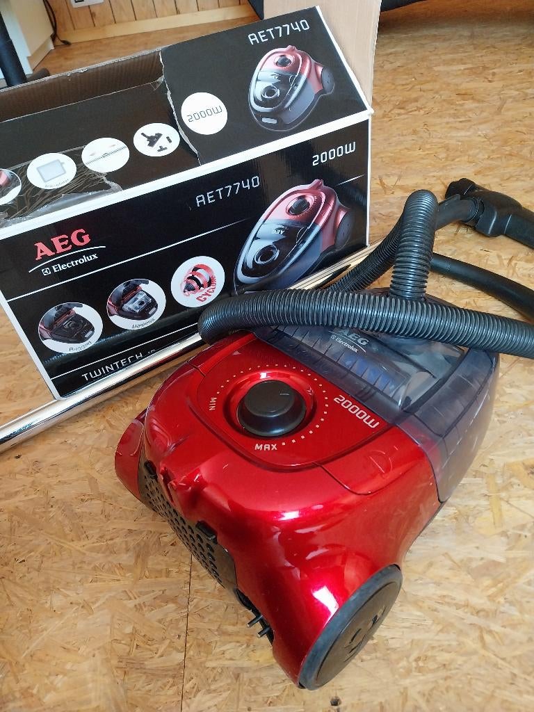 Aspirateur traineau AEG super puissant, Electroménager, Enlèvement ou Envoi, Aspirateur, Sac à poussière, 2000 watts ou plus