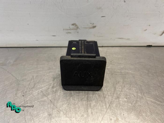 AUX/USB aansluiting van een Opel Meriva (Meriva B 10-), Gebruikt, -, -, Opel