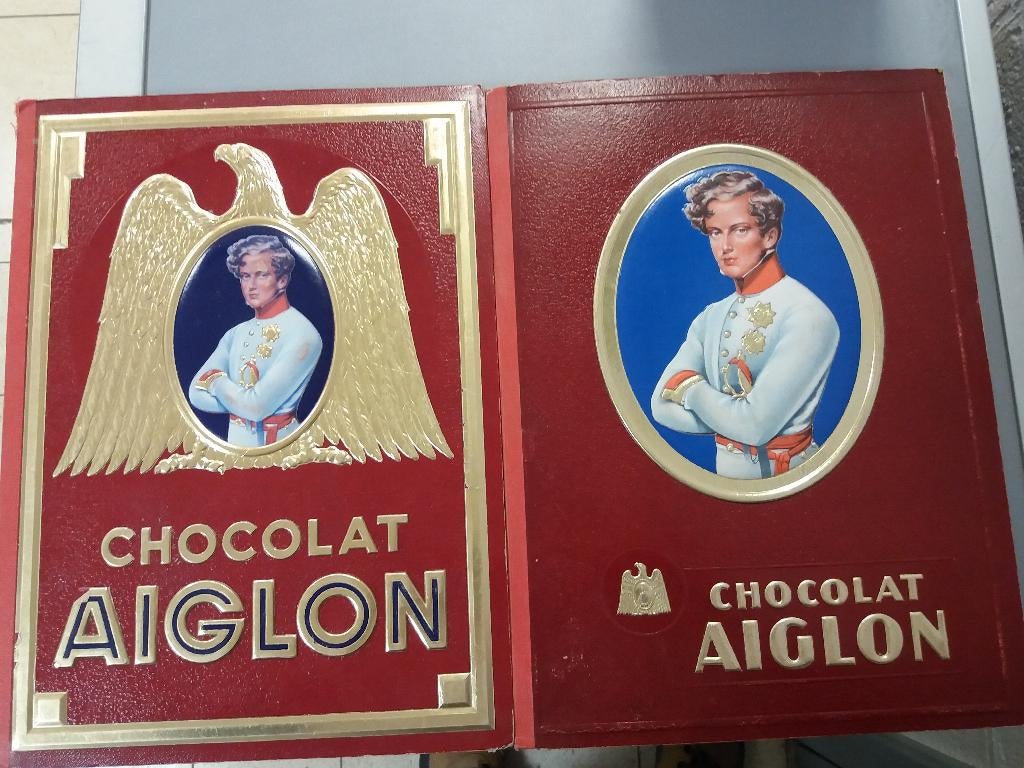 Deux albums chromos : chocolat Aiglon, Enlèvement ou Envoi, Utilisé, Album d'images