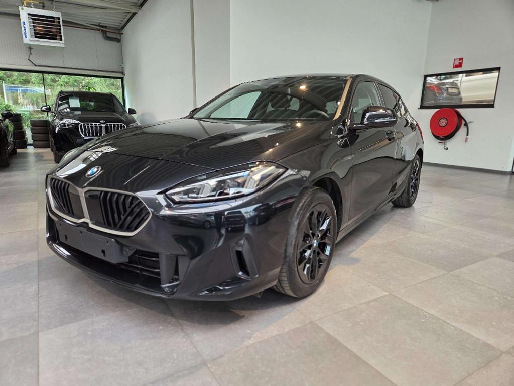 BMW 120 120iA MHEV, Auto's, Automaat, Gebruikt, Parkeersensor, Zwart