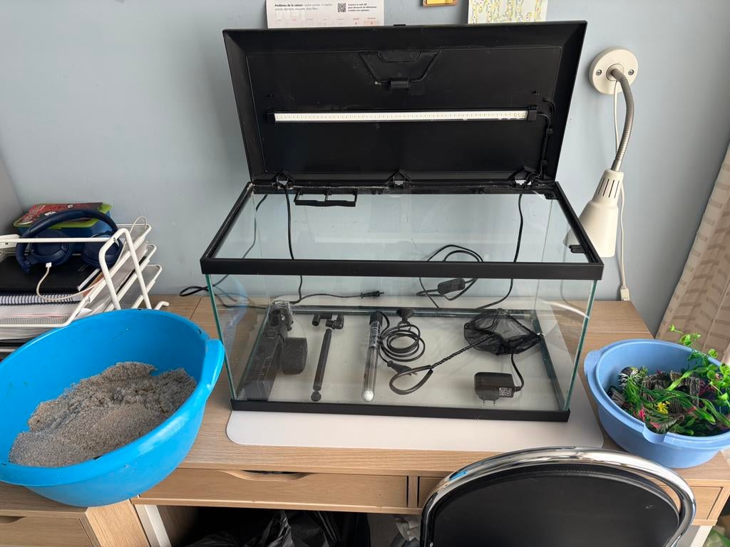 Aquarium noir 58L + kit complet (60cmx30cmx33,5cm), Enlèvement ou Envoi, Comme neuf