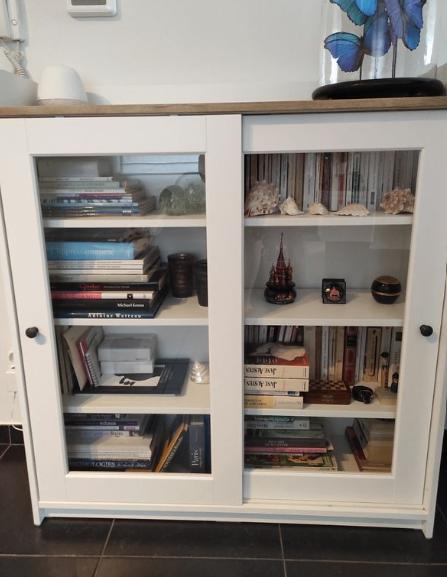 Meuble salon vitrine 2 portes coulissantes Hauga, Enlèvement, Comme neuf