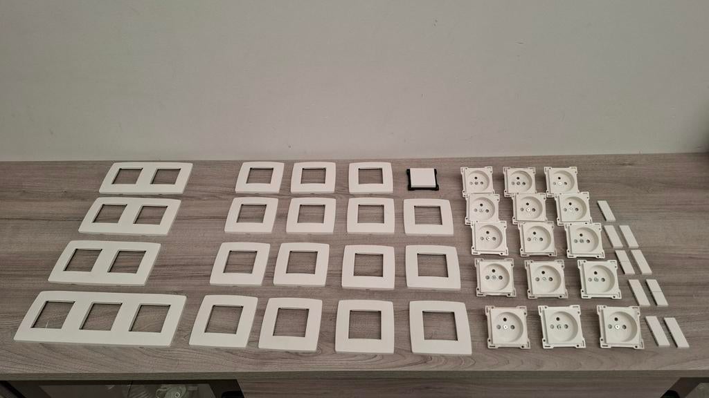 Plaques et enjoliveurs blanc Niko original, Ophalen of Verzenden, Schakelaar