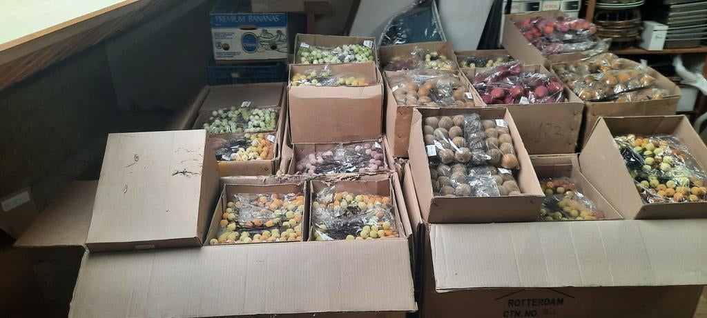 Grote partij decoratieve  appeltjes op steeltjes, Ophalen