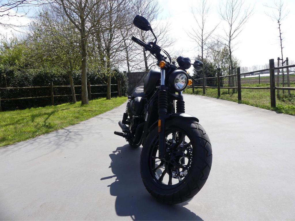 Hyosung gv125s bobber, Enlèvement, Comme neuf