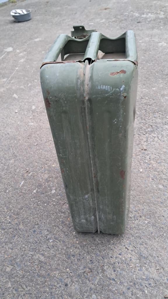 Jerrican, Enlèvement