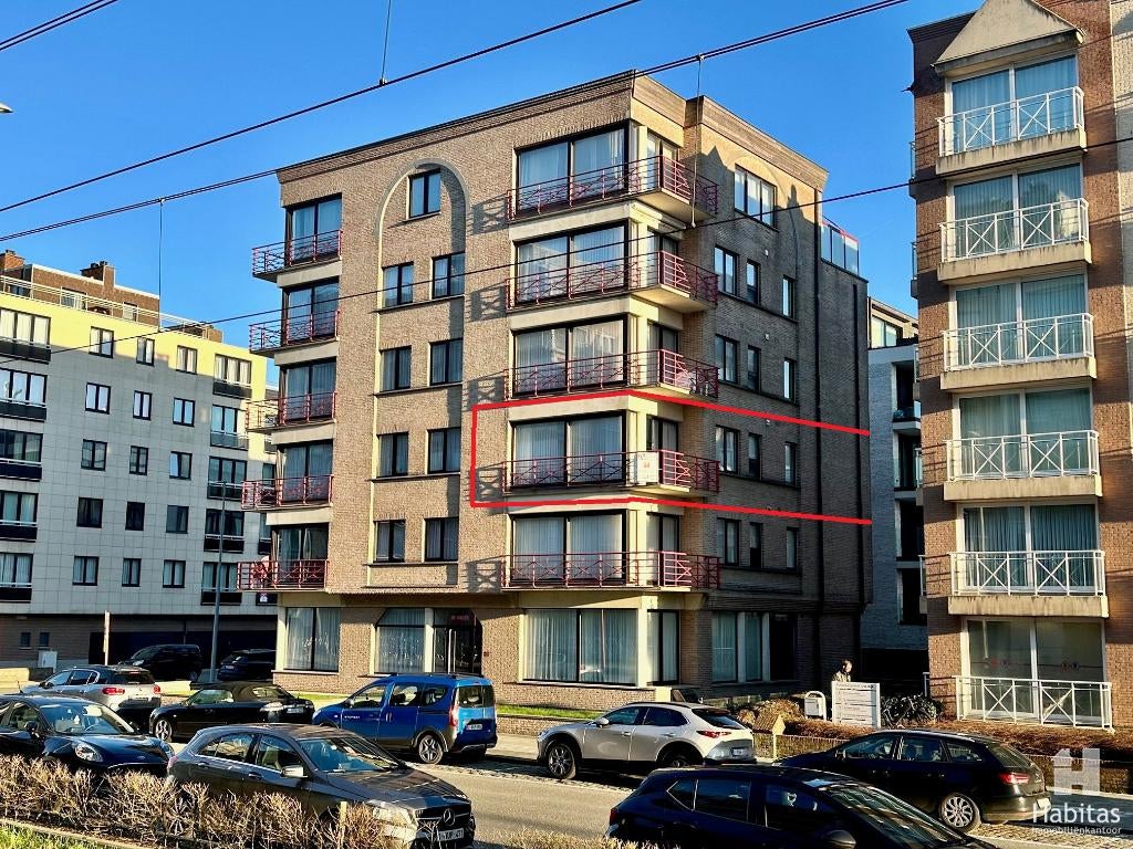 Ruim hoek-appartement op amper 100m v/h strand, Immo, Tot 200 m², 3 kamers, Provincie West-Vlaanderen, 90 m²