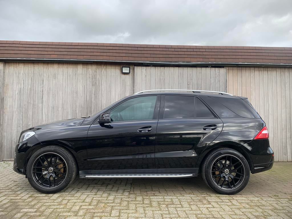 Mercedes ML250 met AMG pakket. 3500kg trekvermogen, Auto's, Mercedes-Benz, Automaat, Zwart, Leder, Bedrijf