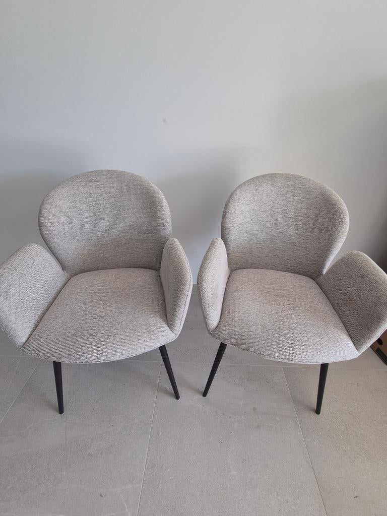 Nouveau set de chaises, Enlèvement