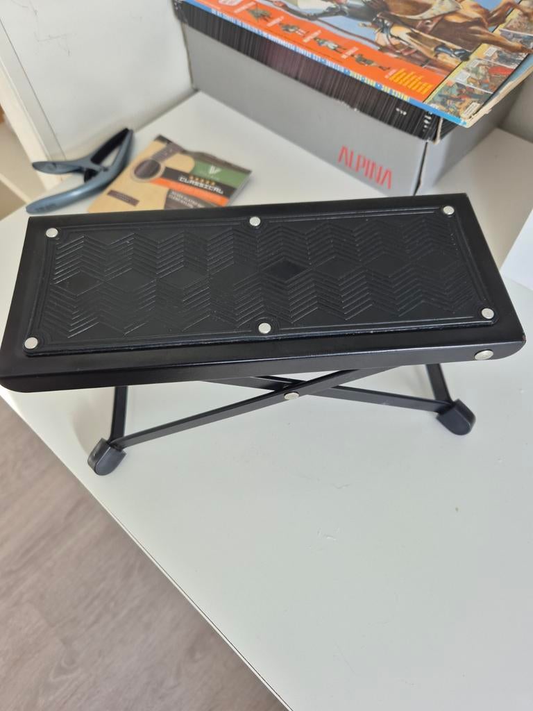 Stoeltje voor voed,  guitar strings,  axis capo, Ophalen
