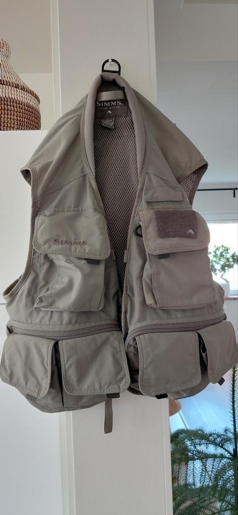 Vliegvis vest Simms, Ophalen
