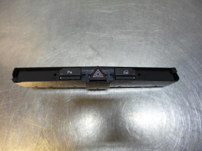 Commutateur éclairage d'urgence d'un Opel Astra (Astra H 04, -, Opel, 3 mois de garantie, Utilisé