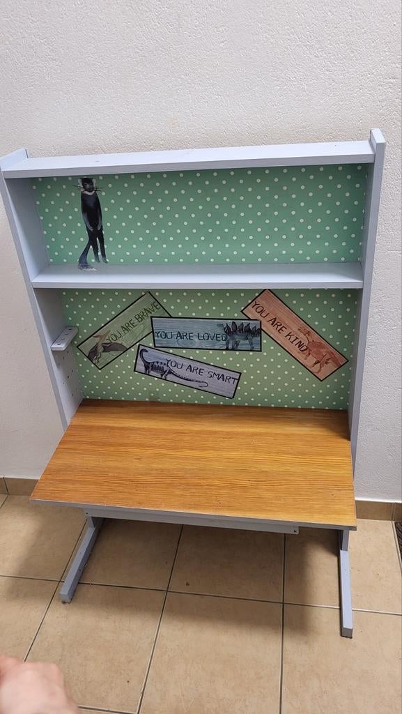 Mooie kinder bureau met boekenkast, Huis en Inrichting, Ophalen