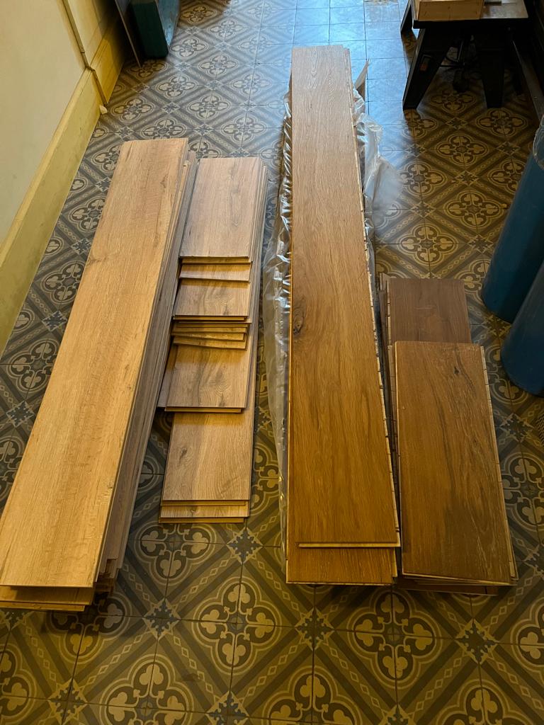 Parquet - 2 types : salle de bain, salon, Bricolage & Construction, Bois & Planches, Neuf, Planche, Enlèvement