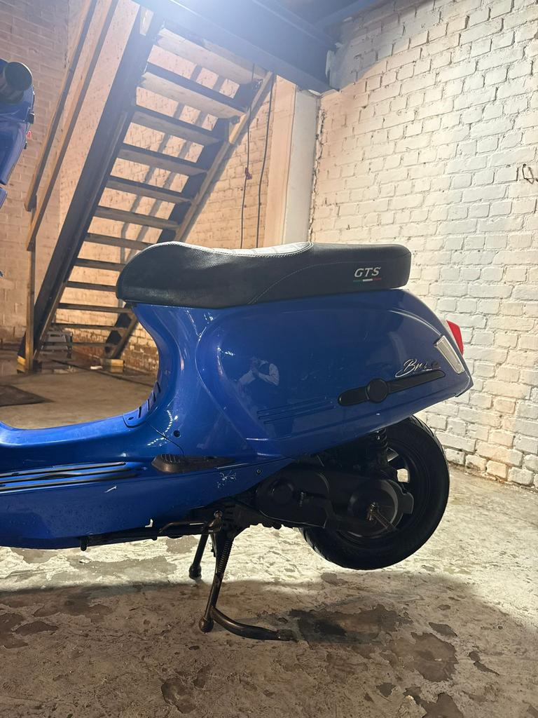 GTS Bravo – 2022 – 2.000 km, Vélos & Vélomoteurs, Scooters | Vespa, Comme neuf, Enlèvement ou Envoi