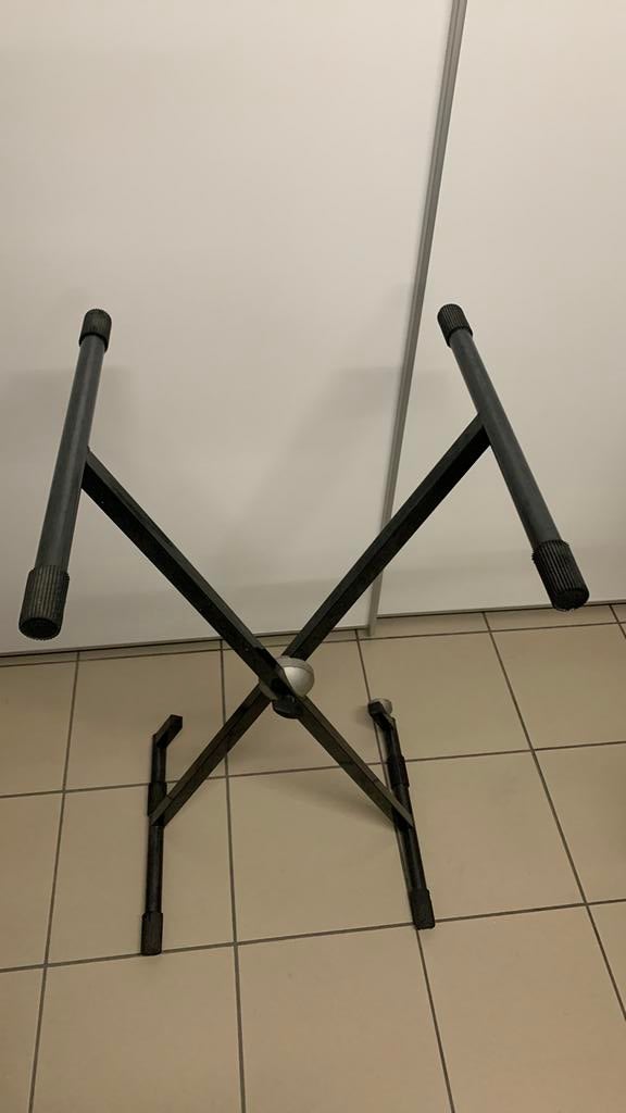 Keyboard statief, Muziek en Instrumenten, Standaarden, Ophalen of Verzenden, Gebruikt, Keyboard of Synthesizer