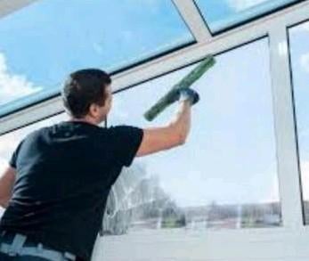 Laveur de vitre professionnel, Nettoyage des vitres intérieures