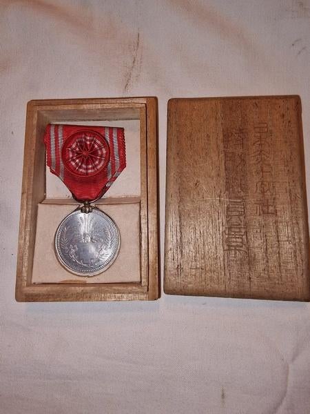 Médaille de la Croix-Rouge japonaise WWII (B), Enlèvement ou Envoi, Autres, Ruban, Médaille ou Ailes