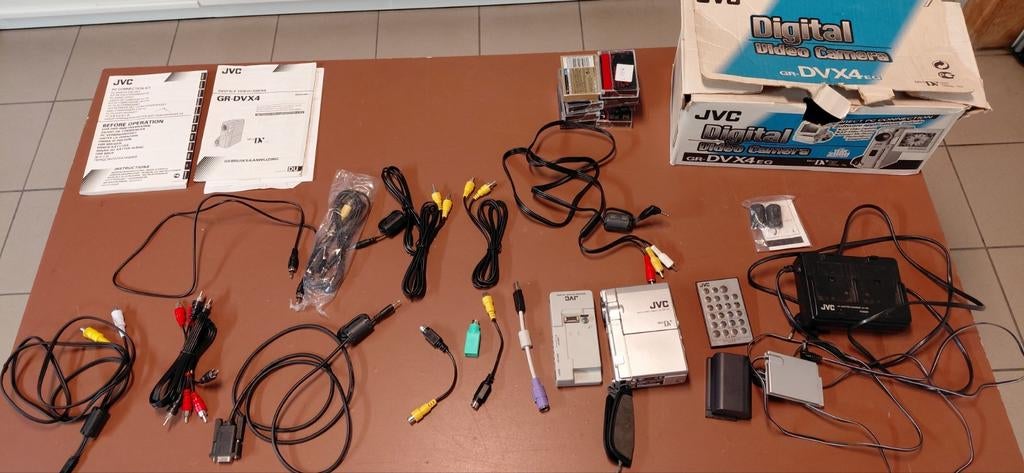 jvc video camera met alle toebehoren, Ophalen, Gebruikt