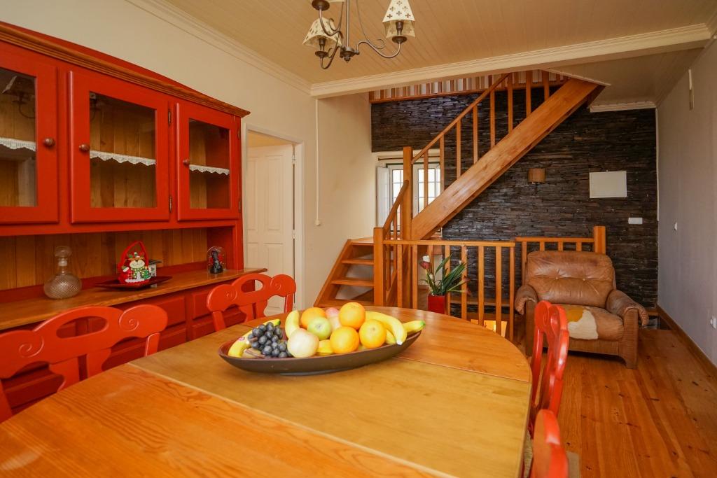 Ruime woning in goede staat rustig gelegen vlakbij Arganil, Immo, 10 kamers, Dorp, Woonhuis, 218 m²