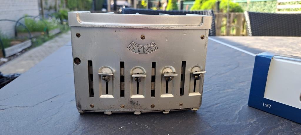 bus miniature et sylo, Enlèvement